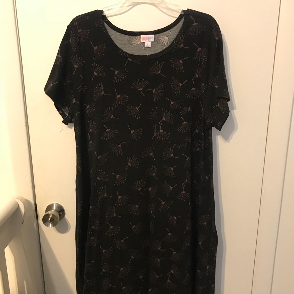 LuLaRoe L Carly EUC Black background
